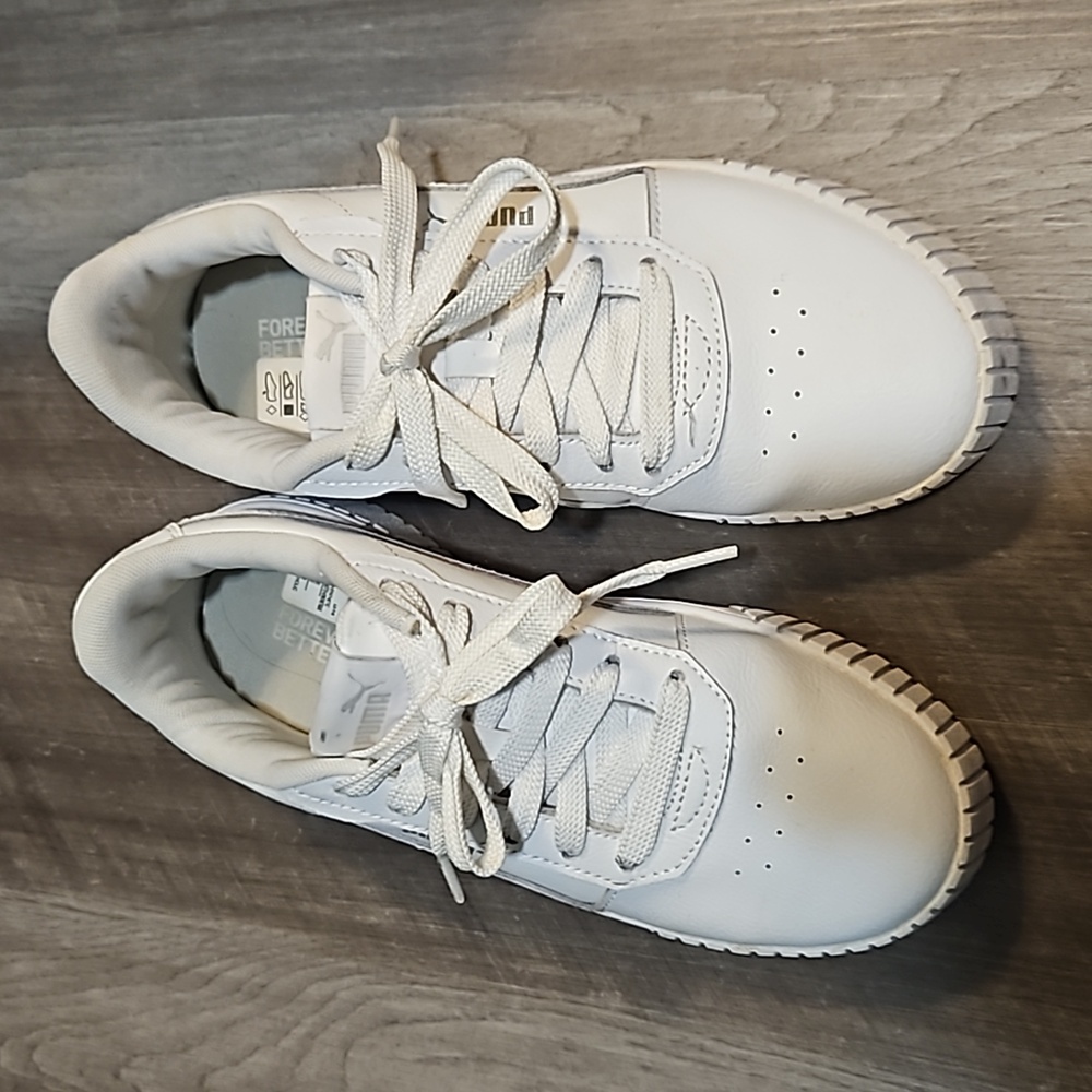 Ladies white and silver puma shoes